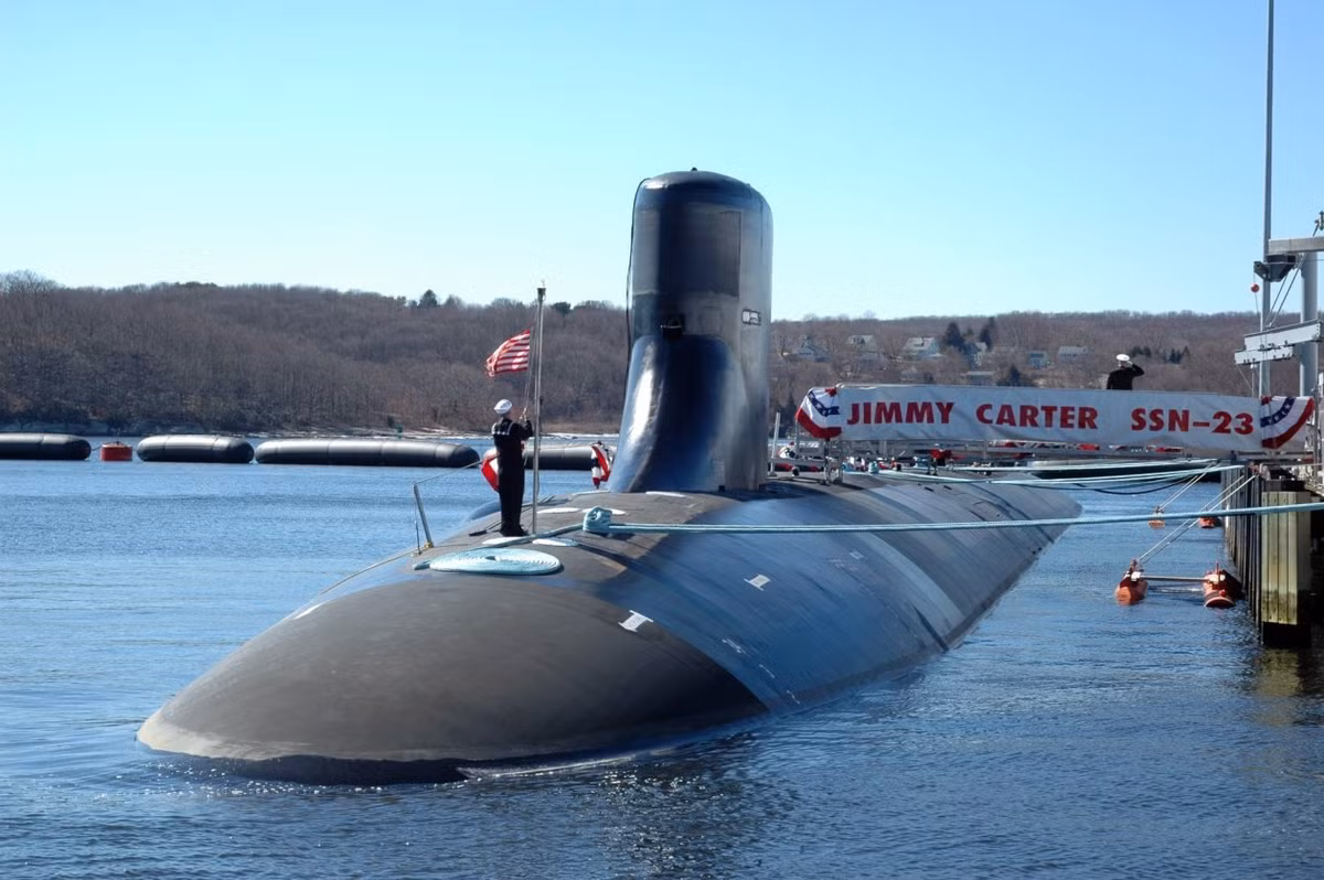 Chiếc tàu ngầm thứ ba thuộc lớp Seawolf mang tên Jimmy Carter (SSN-23) còn có một mô-đun mở rộng, dài 30 mét nằm trong thân tàu, giúp nó có thể đưa những điệp viên đặc biệt và lực lượng tác chiến đặc biệt đổ bộ vào sát bờ biển đối phương qua ống phóng lôi. 