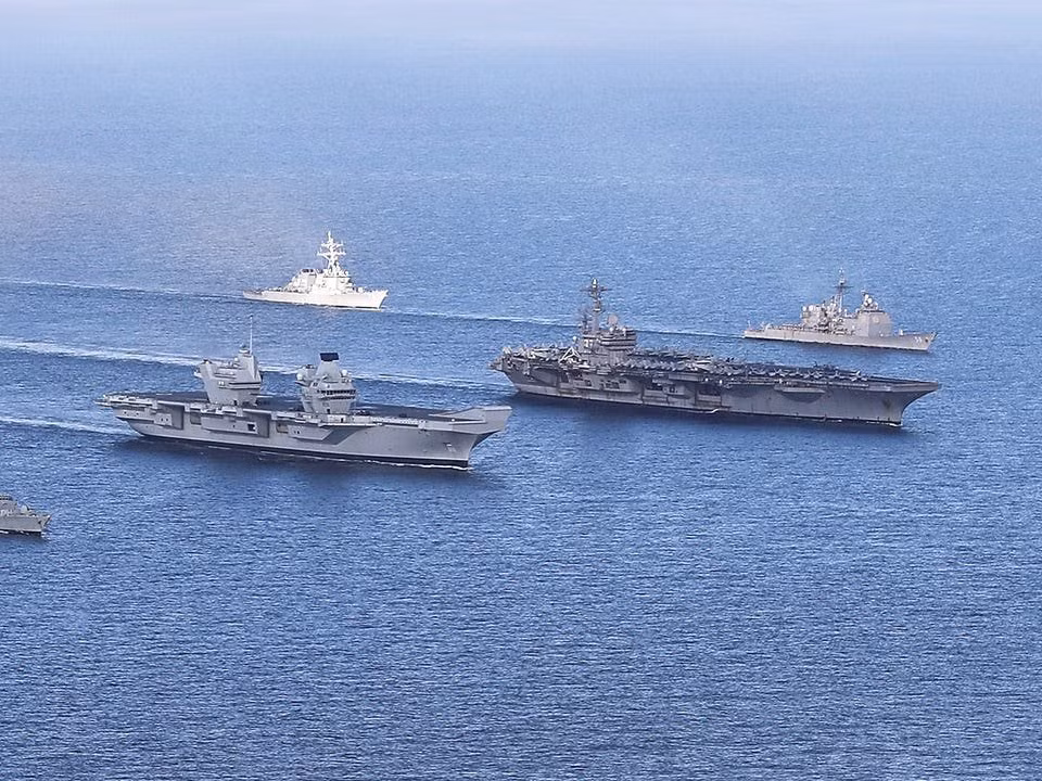 Việc Anh đã hoàn thành xong cụm tác chiến tàu sân bay Elizabeth của mình là minh chứng rõ ràng cho việc họ sẽ thực hiện tuyên bố mà họ đưa ra vào năm ngoái. Cùng với đó, đây là bước đi nhằm khôi phục khả năng triển khai viễn dương của Hải quân Anh. Ảnh: Tàu sân bay Anh và Mỹ cùng phối hợp trong một cuộc diễn tập. Nguồn ảnh: HMS.