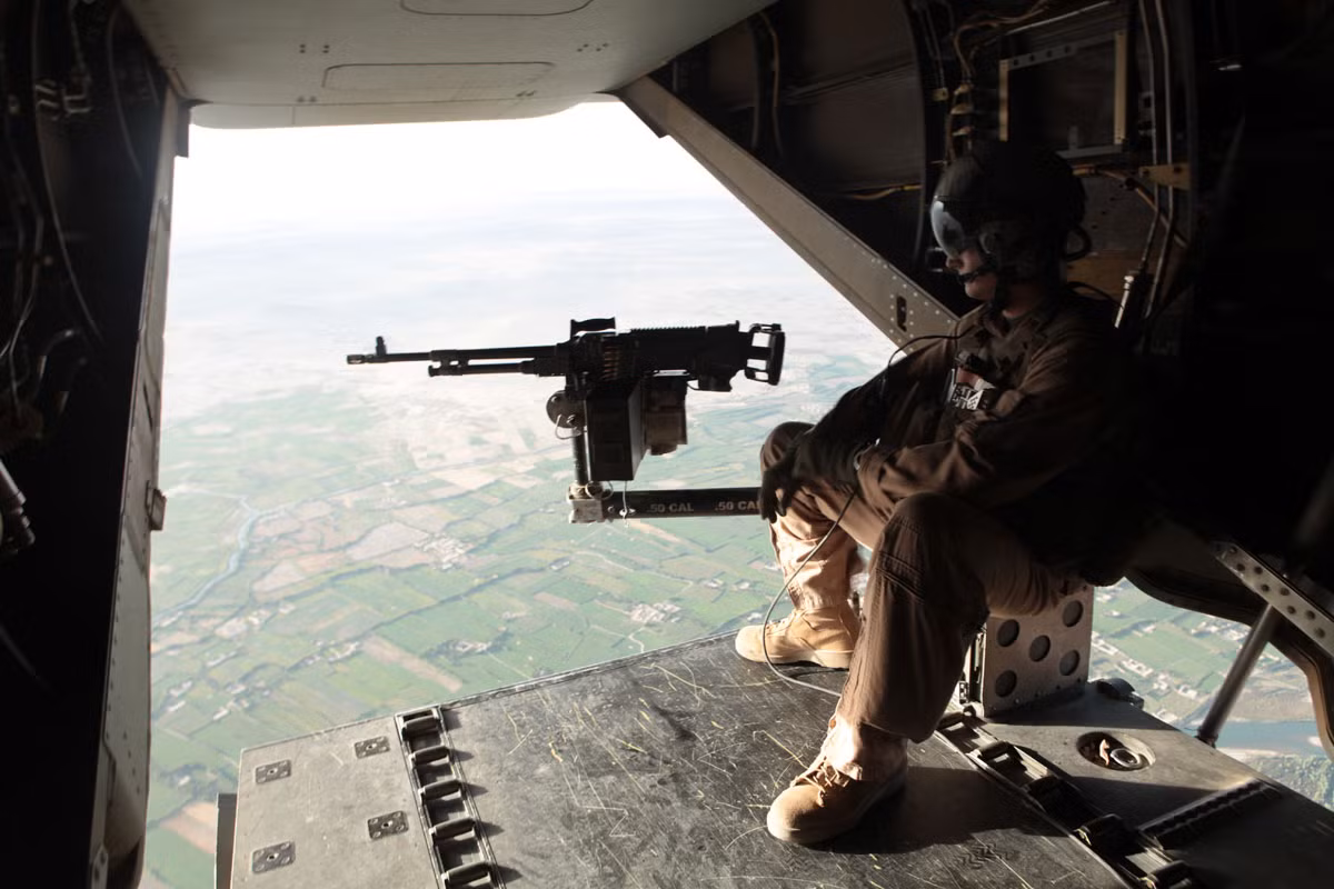 Phía sau khoang của MV-22 Osprey nơi có cửa lên xuống để triển khai quân và cũng là nơi đặt hoả lực đuôi. Nguồn ảnh: Military.