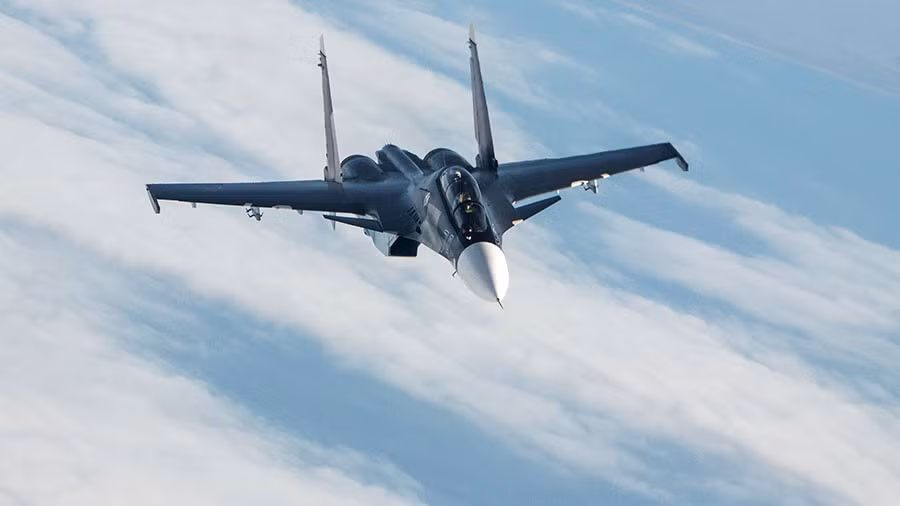 Ngày 3/5/2018, chiến đấu cơ Su-30SM của Nga đã rơi xuống biển Địa Trung Hải sau khi cất cánh từ sân bay Khmeimem. Theo những thông tin điều tra ban đầu, chiếc Su-30SM này của Nga đã đâm phải... chim. Hai thành viên phi hành đoàn đều thiệt mạng trong vụ tai nạn. Nguồn ảnh: Thearchive.