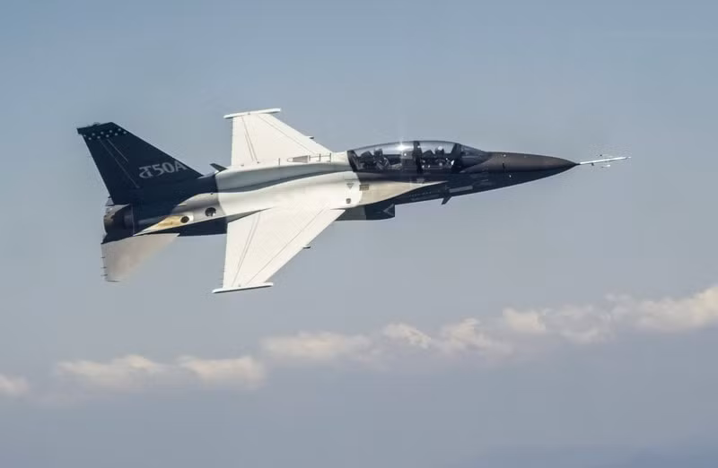 Quân đội Mỹ bắt đầu lên kế hoạch về việc lựa chọn T-X để thay thế cho T-38 Talon từ cuối năm 2017, tuy nhiên Không quân Mỹ đã khiến nhiều người phải ngạc nhiên về tốc độ quyết định nhanh chóng và dứt khoát của mình khi khẳng định quá trình thay thế của T-X sẽ bắt đàu từ ngay cuối tháng 9 này. Nguồn ảnh: Aviation.