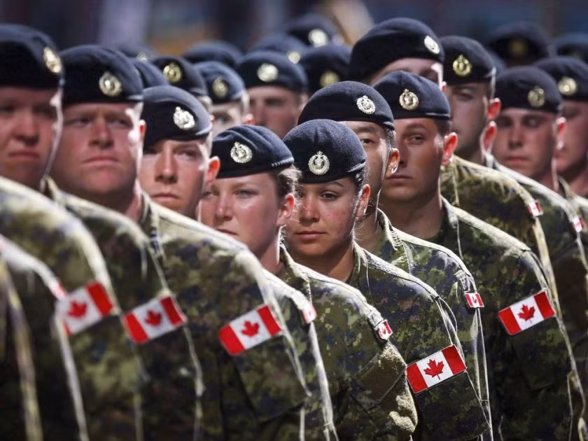 Năm 2018, Quân đội Canada triển khai tổng cộng khoảng 1.700 quân trên khắp các điểm nóng toàn thế giới. Số lượng quân này của Canada chủ yếu làm nhiệm vụ hậu cần, kiên lạc, y tế và phối hợp với các lực lượng vũ trang khác của Đồng minh trong các sứ mệnh quốc tế. Nguồn ảnh: Wiki.
