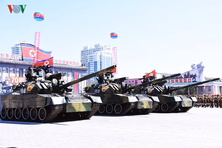 Các xe tăng chiến đấu chủ lực Pokpung-ho 4.