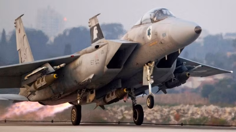 Phiên bản F-15E mà Isarel sở hữu được không quân nước này cải biên thành phiên bản F-15I. Phiên bản F-15I này được không quân Israel sử dụng như một phiên bản cường kích hạng nặng với hai ghế ngồi. Nguồn ảnh: Tube.