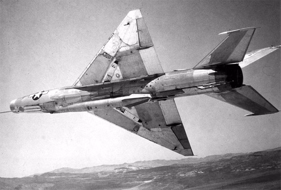 Máy bay F-117 được thử nghiệm tại khu vực thử Tonapah - đây cũng là nơi Mỹ chuyên dùng để thử nghiệm các tính năng và khả năng bay của các máy bay Liên Xô cùng thời mà họ may mắn có được qua các vụ đào tẩu của phi công Liên Xô. Nguồn ảnh: Boldme.