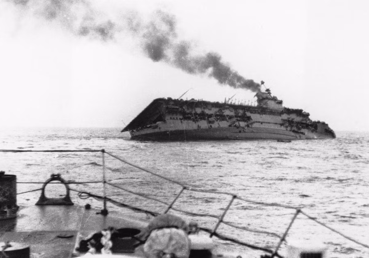 Ngày 7/9/1939, tàu sân bay HMS Courrageous của Hải quân Hoàng gia Anh bị tàu ngầm Đức số hiệu U-29 đánh chìm khiến 518 trên tổng số 1259 thuỷ thủ đoàn thiệt mạng. Đây là tàu sân bay đầu tiên trên thế giới chìm trong Chiến tranh Thế giới thứ hai. Nguồn ảnh: TA.