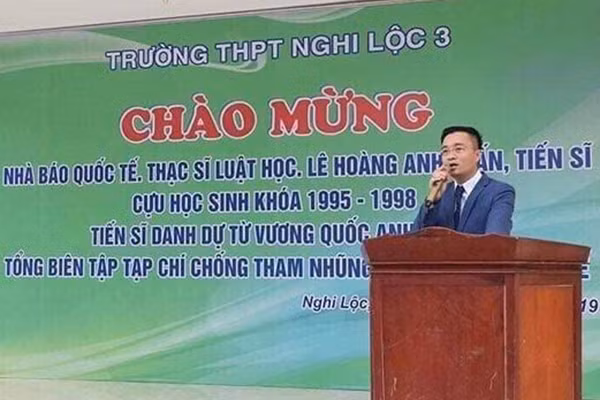 Hoc vien Bao chi kiem diem Vien truong vi vu 'nha bao quoc te' Le Hoang Anh Tuan