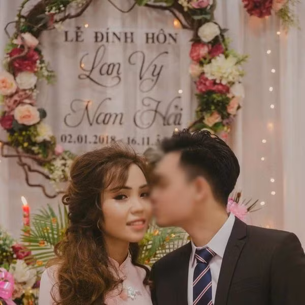 Dung nhan co gai bi cuu thieu uy cong an tat axit huy hoai the nao?