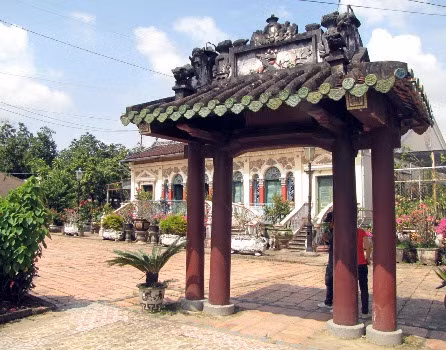Xem nha giau xua - nay xay cong doc cho biet thu