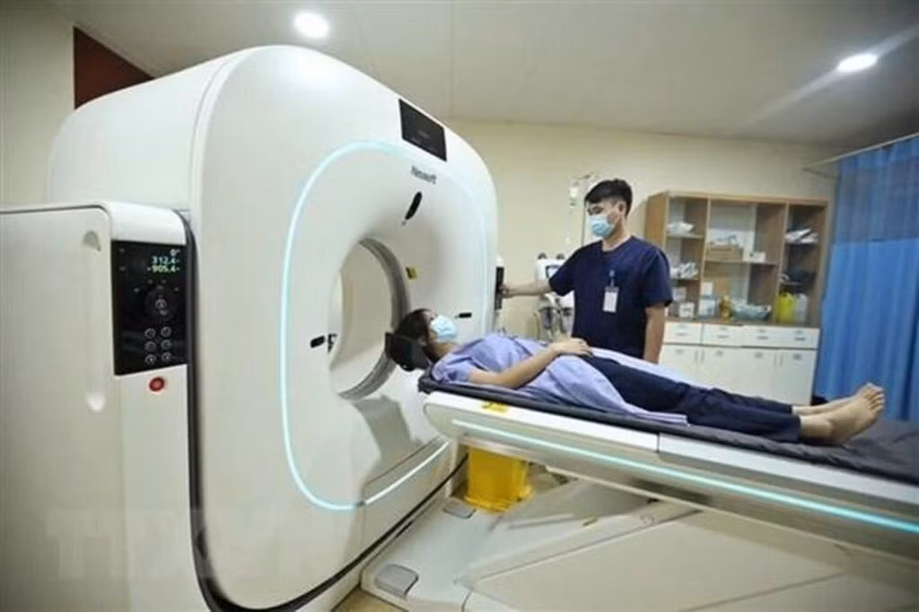  Giải quyết đồng bộ, thống nhất những vướng mắc trong đấu thầu y tế: Nghị định 24/2024/NĐ-CP đã cụ thể hóa các quy định đã được Luật giao Chính phủ quy định chi tiết như xây dựng cơ chế lựa chọn nhà thầu phù hợp để thúc đẩy doanh nghiệp trong nước phát triển, tạo việc làm cho nhóm lao động yếu thế, khuyến khích hoạt động mua sắm các sản phẩm đổi mới sáng tạo nhằm nâng cao hiệu quả kinh tế - xã hội, bảo vệ môi trường, phát triển bền vững. 