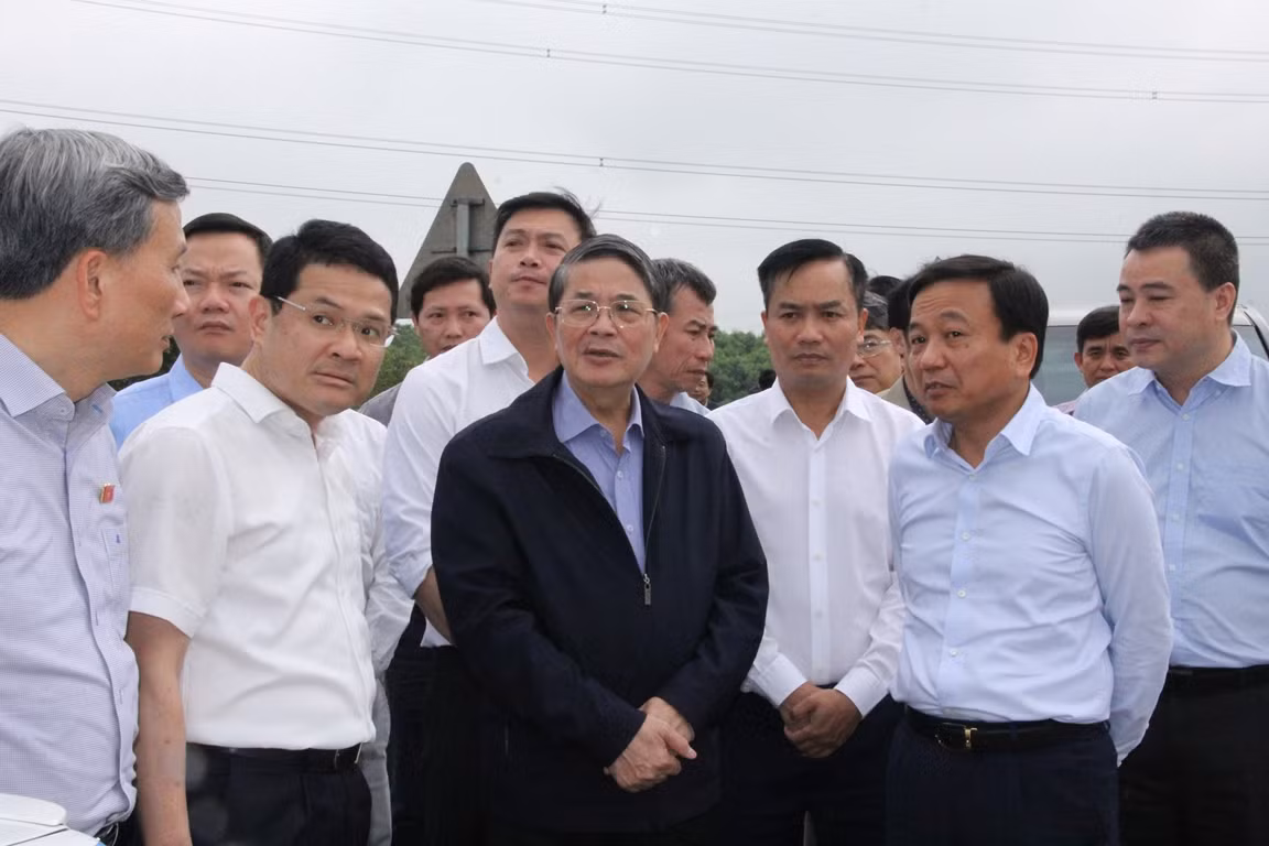 Ưu tiên nguồn lực đầu tư cao tốc Cam Lộ - La Sơn lên 4 làn xe Uu tien nguon luc dau tu cao toc Cam Lo - La Son len 4 lan xe