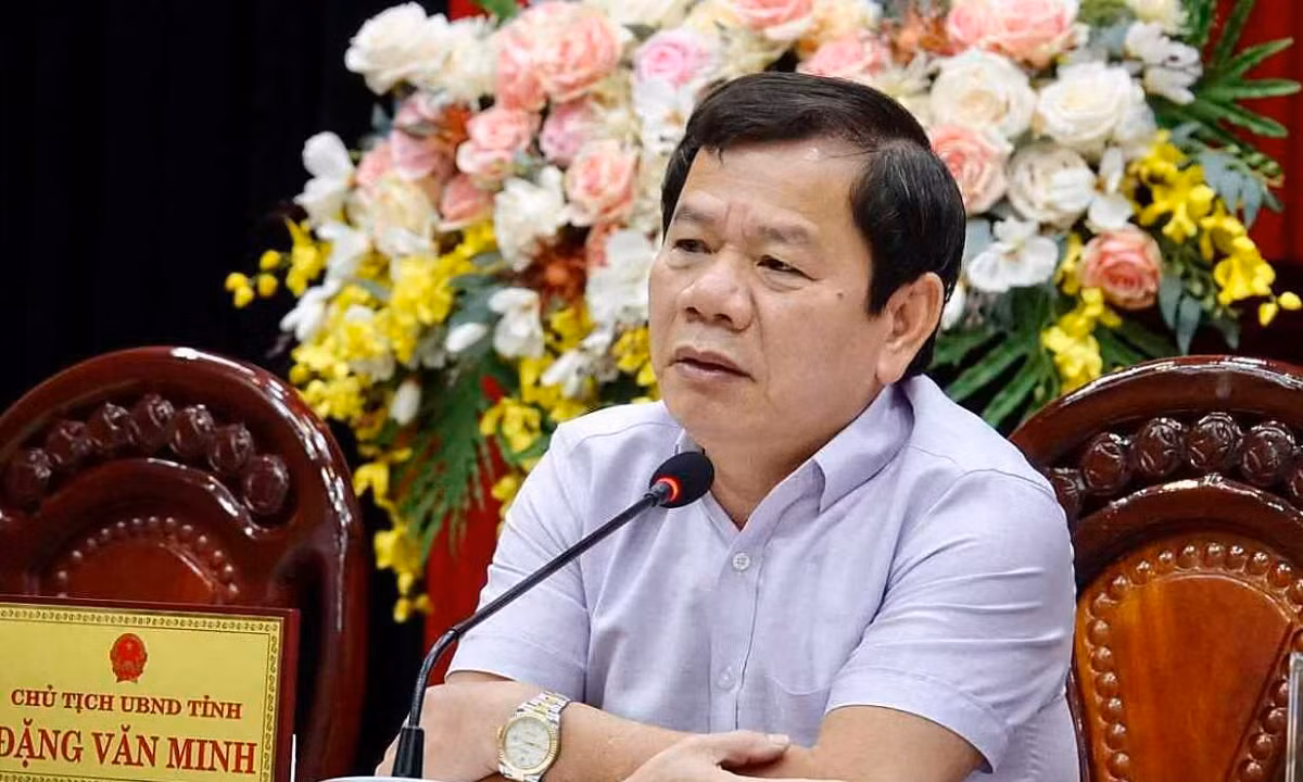 Ngoài ra còn có Đặng Văn Minh, Phó bí thư Tỉnh ủy, Chủ tịch UBND tỉnh Quảng Ngãi, nguyên Giám đốc Sở Giao thông vận tải (GTVT) tỉnh Quảng Ngãi cũng nhận hối lộ.