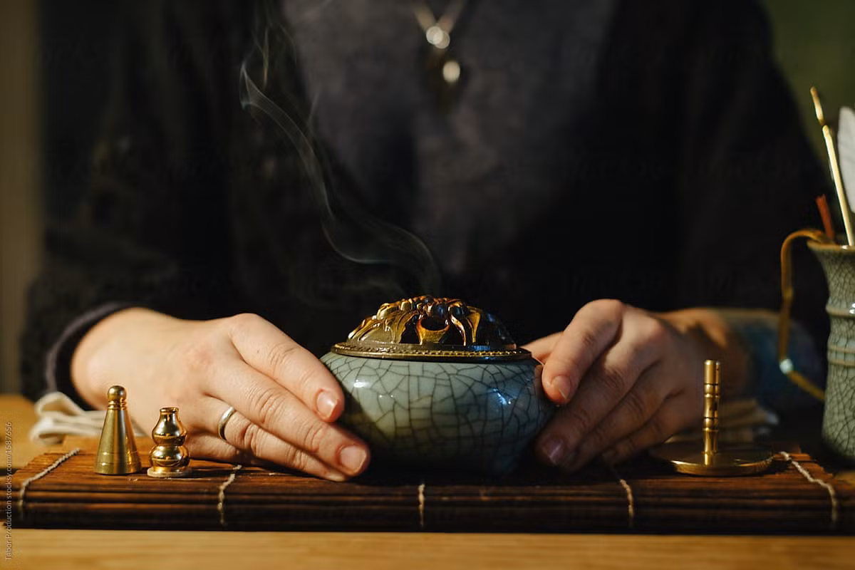 Đến thời hiện đại, tình yêu của người Nhật với trầm hương Việt Nam vẫn được duy trì. Theo thống kê, vào năm 1987, lượng trầm Nhật Bản nhập từ Việt Nam là 16 tấn, chiếm khoảng 50% tổng số lượng trầm nước này nhập khẩu trong năm.