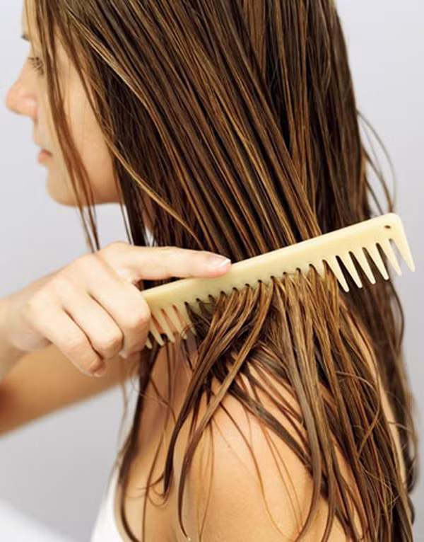 Tóc rụng như trút nếu bạn cứ duy trì những thói quen sau - Hình 3 Toc rung nhu trut neu ban cu duy tri nhung thoi quen sau-Hinh-3