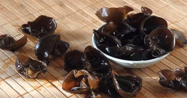 Bat mi loai thuc pham mau den Dong y khuyen dung vao mua lanh-Hinh-2