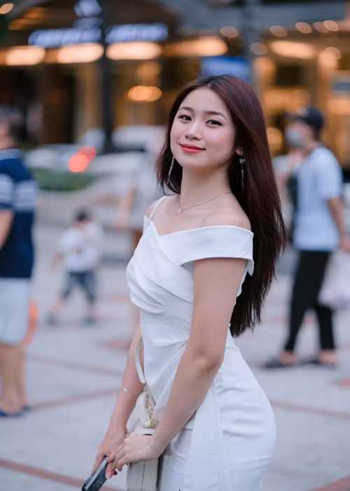 Vy Uyên tập trung học văn hóa trong những năm qua.