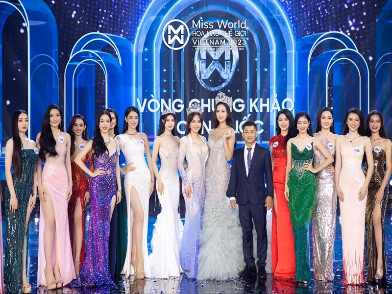 Các thí sinh bước vào chung kết Miss World Vietnam 2023 còn gồm: SBD 051 - Nguyễn Ngân Hà, SBD 303 - Phạm Thị Tú Trinh, SBD 142 - Trần Thị Hồng Linh, SBD 015 - Trần Phương Nhi, SBD 193 - Lê Thị Kim Hậu, SBD 064 - Đào Thị Hiền, SBD 314 - Đỗ Thanh Hường, SBD 404 - Phạm Hương Anh, SBD 012 - Nguyễn Minh Trang, SBD 095 - Võ Tấn Sanh Vy, SBD 351 - Trần Hải Vy, SBD 158 - Nguyễn Thiên Thanh, SBD 433 - Đoàn Minh Thảo, SBD 273 - Trần Thị Tú Hảo, SBD 027 - Nguyễn Thị Liên, SBD 153 - Lê Mỹ Duyên, SBD 256 - Nguyễn Thị Thúy Ngọc... Ảnh: Fanpage.