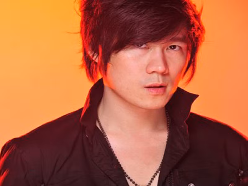 Cuối năm 2014, một tài khoản Facebook tên T.K.A tố một ca sĩ tên K.P lừa tình. Để chứng minh những gì mình nói là sự thật, T.K.A đăng tải ảnh chụp tin nhắn và hình ảnh của K.P. Bị réo tên vào câu chuyện này, Khánh Phương lên tiếng. Ảnh: FBNV.