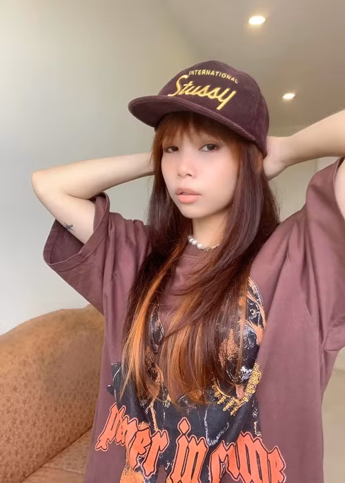 Liu Grace tên thật là Trần Nguyễn Thanh Nhi, sinh năm 1999. Theo Zing, cô là một nhân viên văn phòng bình thường trước khi xây dựng sự nghiệp ca hát. Ảnh: FBNV.