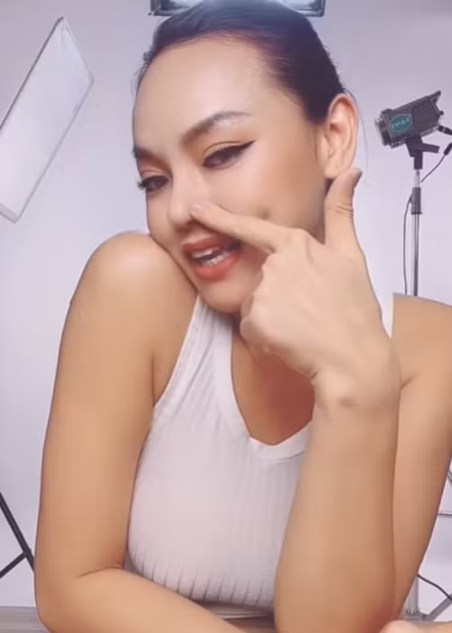 Mai Ngô sở hữu chiếc mũi thon gọn hơn nhờ phẫu thuật thẩm mỹ. Ảnh: Molistar.
