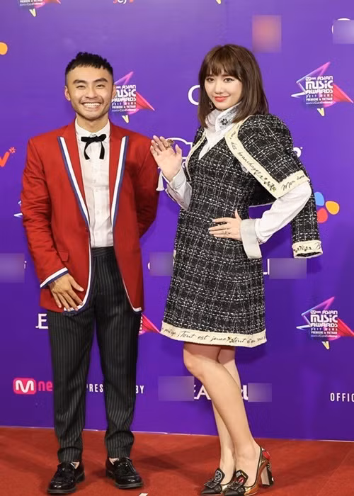 Tại lễ trao giải Mnet Asian Music Awards 2017 - MAMA 2017, với vai trò MC, Hari Won nói nhầm "phỏng vấn" thành "thẩm vấn". Ảnh: Vietnamnet.