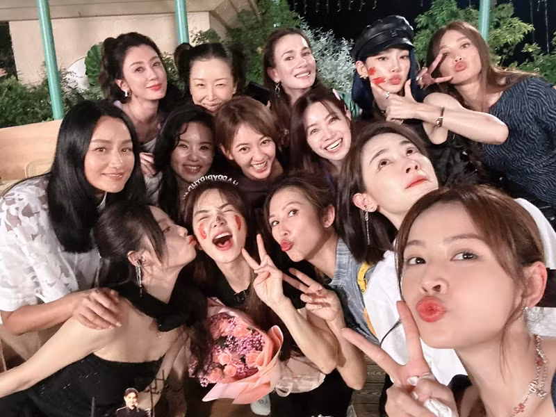 Chi Pu và dàn sao Tỷ tỷ đạp gió rẽ sóng cạnh tranh lành mạng khi thi đấu. Ảnh: FBNV.