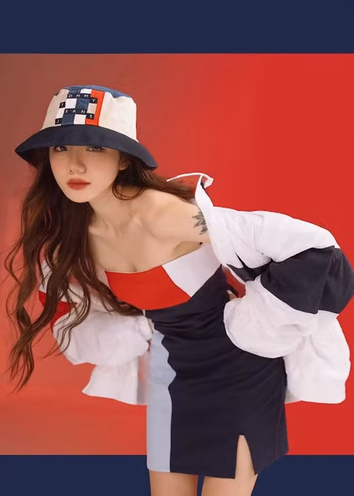 Em gái Phương Linh sở hữu một số hình xăm.