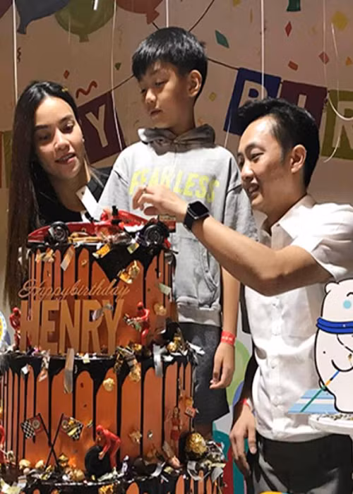 Trước khi đến với Kim Lý, Hồ Ngọc Hà từng qua một lần đò. Chồng cũ của nữ ca sĩ là doanh nhân Cường Đô la. Ảnh: Saostar.