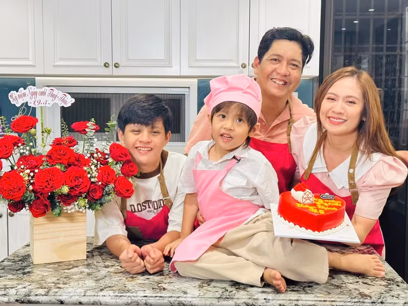 Tiêu chí người giúp việc của Thanh Thúy là phải trung thực, còn các kỹ năng khác như nấu nướng, tốc độ làm việc, sự ăn ý với chủ nhà... có thể thích nghi dần. Thanh Thúy - Đức Thịnh chi 26 triệu đồng mỗi tháng để trả lương cho giúp việc.