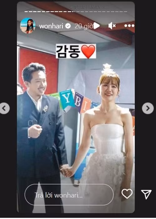 Bên cạnh đó, nam MC Rap Việt hài hước đăng tải status: "Lâu lâu muốn thấy vợ cười. Cứ đi mua sắm cỡ mười nghìn đô. Bao cười tới mai luôn”.
