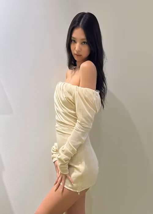 Giọng hát của Jennie được đánh giá khỏe và sâu lắng. Ngoài ra, cô có khả năng rap trôi chảy. Ảnh: Instagram.