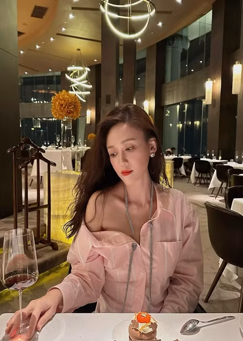 Nữ diễn viên phim Hoàng tử ếch ngày càng đẹp mặn mà sau khi kết hôn năm 2022. Ảnh: Instagram.