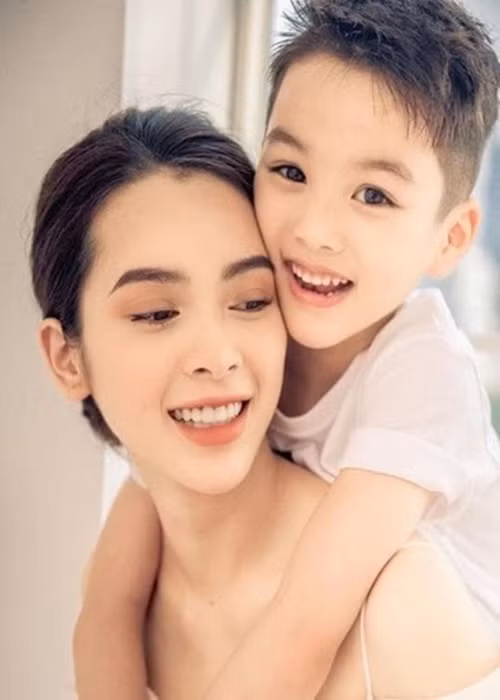 Quỳnh Lương lấy chồng năm 18 tuổi vì lý do "bác sĩ bảo cưới". Sau sinh, cô bị trầm cảm. Ngoài ra, mối quan hệ giữa cô và gia đình chồng không hòa hợp. Sau ba năm chịu đựng, Quỳnh Lương ly hôn. Ảnh: Bảo Vệ Công Lý.