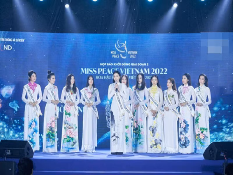 Tổ chức Miss Peace Vietnam 2022 không được cấp phép, công ty TNHH Thương mại Dịch vụ Minh Khang Việt Nam bị xử phạt hành chính 55 triệu đồng vào tháng 8/2022. Ảnh: Báo Giao Thông.