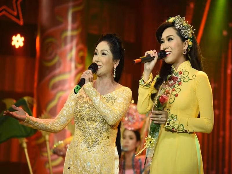 Em gái Vũ Linh chia tay Quang Minh sau khi phát hiện ông đã có con riêng. Lúc Hồng Nhung ly hôn, con gái của bà - Hồng Phượng mới được 2 tuổi. Ảnh: Zing.