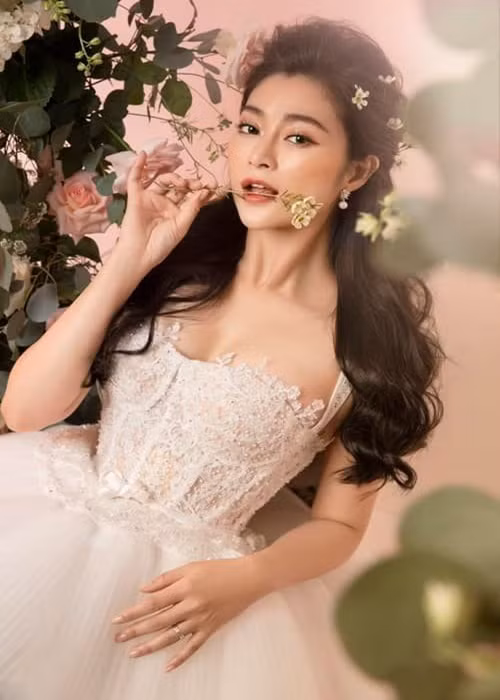 Giống Sam, Thanh Trúc cũng giấu danh tính chồng. Ảnh: FBNV.