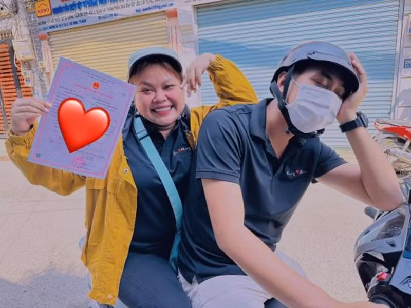 Diễn viên Ngọc Hoa - con gái nuôi của NSND Ngọc Giàu đăng ký kết hôn vào ngày 9/3. Ngày 9/6, Ngọc Hoa tổ chức đám cưới. Ảnh: FBNV.