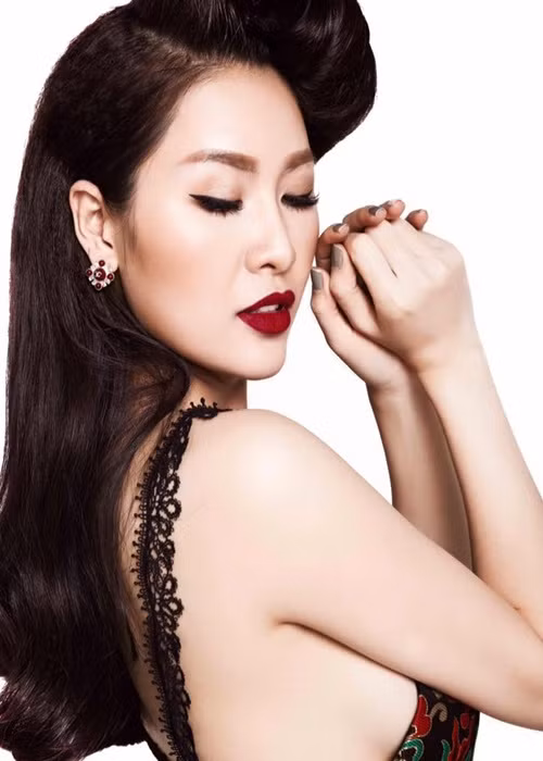 Mới đây, trên trang cá nhân, ca sĩ Quế Vân bức xúc cho biết, bố cô mất đột ngột nên phần đất của gia đình cô bị một người họ hàng chiếm đoạt. Ảnh: FBNV.