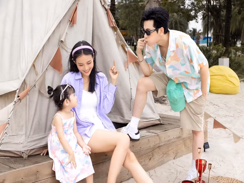 Trương Mỹ Nhân kể lại, sau ba tháng sinh con, cô đi đóng phim. Nữ diễn viên không nói cho ai trong đoàn biết chuyện mình đã làm mẹ tuy nhiên, mọi người cũng đoán được chuyện Trương Mỹ Nhân có con bởi lúc đó, cô vẫn chưa lấy lại được vóc dáng thon gọn.