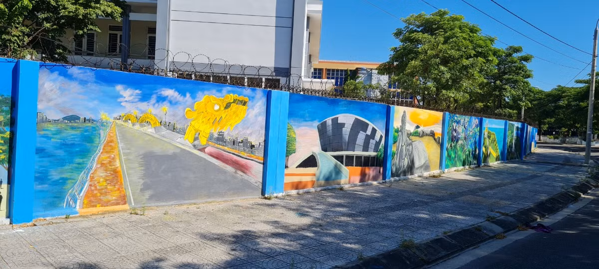Cầu Rồng "phun mưa thổi lửa", với kiến trúc độc đáo, mới lạ, tạo nên nguồn cảm hứng đặc biệt về một thành phố đang chuyển mình mạnh mẽ, là biểu tượng mới của Đà Nẵng trong thời kỳ hội nhập và phát triển.