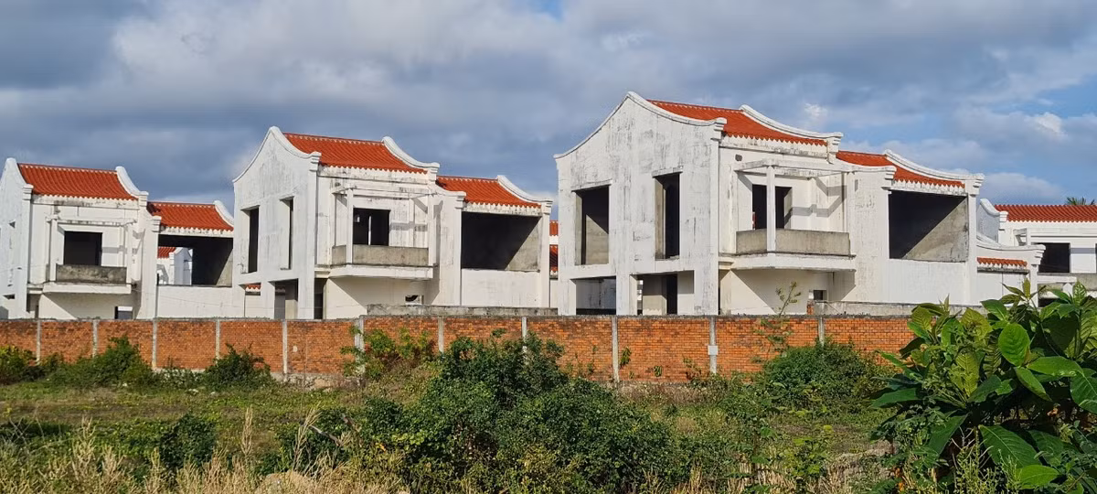 La liệt biệt thự xây dở dang ở “bãi biển đẹp nhất châu Á“ La liet biet thu xay do dang o “bai bien dep nhat chau A“