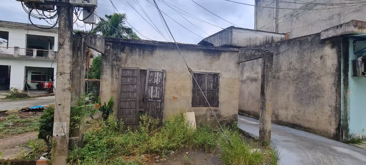 Ông Nguyễn Phú Sanh, cán bộ phường Hòa Xuân cho biết, khi có mưa bão lớn thì phường sẽ tổ chức di dời bà con ở khu vực tổ 89 đến trường THCS Nguyễn Thiện Thuật gần đó. Gần như cả phường Hòa Xuân giờ chỉ còn mỗi tổ 89 là vùng trũng thấp nên phường đã tổ chức đội dân quân cơ động tại đây để hỗ trợ bà con di dời khi có lũ lụt.
