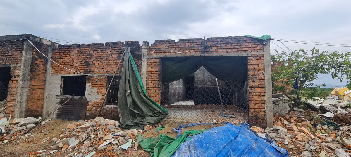 "Phường vẫn đang kiến nghị Thành phố đẩy nhanh tiến độ triển khai dự án tại tổ 89.", ông Sanh cho biết. Và những người dân tổ 89 vẫn đang mòn mỏi chờ ngày dự án thực hiện để họ được "an cư lạc nghiệp", và đỡ cảm thấy "chạnh lòng" khi bước từ làng ra phố cách đó vài bước chân.