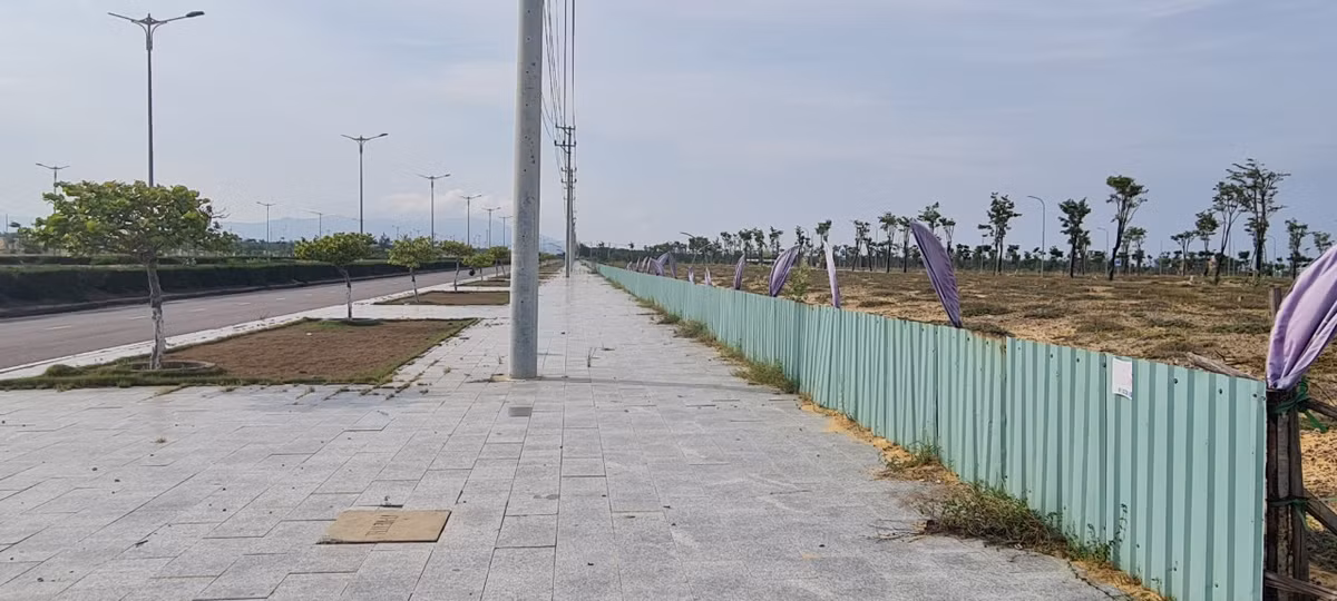 Binh Dinh: Loat du an BDS ven bien “sot ao” roi bo hoang