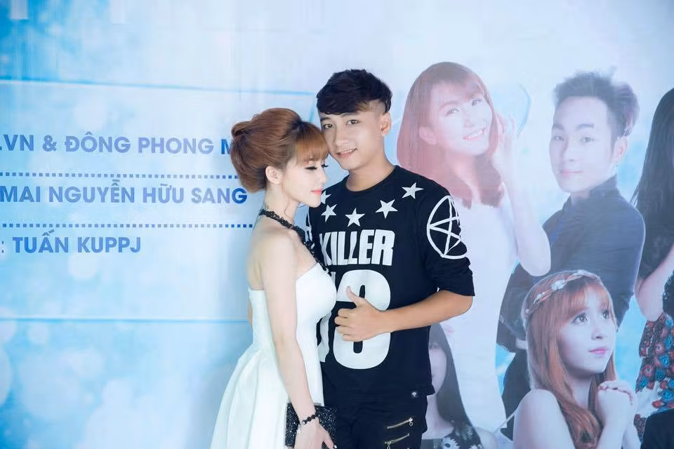 Hiện tại, dù không còn "đi diễn" như trước nhưng thỉnh thoảng Viễn Thiện vẫn bảnh bao, đầy phong cách xuất hiện ở một số chương trình dành cho giới trẻ, nhưng sức tác động tới khán giả dường như không có...