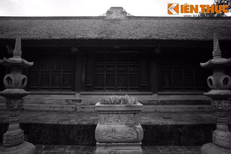Chùa có kiến trúc độc đáo và khác biệt so với các ngôi chùa truyền thống ở miền Bắc Việt Nam, đó là lối kiến trúc "nội thông ngoại bế" tạo vẻ u tịch, thanh vắng, linh thiêng.