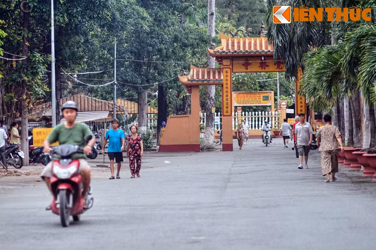 Chùa do cư sĩ Lý Thụy Long, người Minh Hương, quyên tiền xây dựng vào năm 1744, thời chúa Nguyễn Phúc Khoát. Ban đầu chùa có tên là Sơn Can (gò núi) hay Cẩm Sơn do tọa lạc trên gò Cẩm Sơn. Ngoài ra còn có tên Cẩm Đệm, theo tên dân gian của cư sĩ Thụy Long (ông vốn tên Cẩm, chuyên nghề đan đệm).