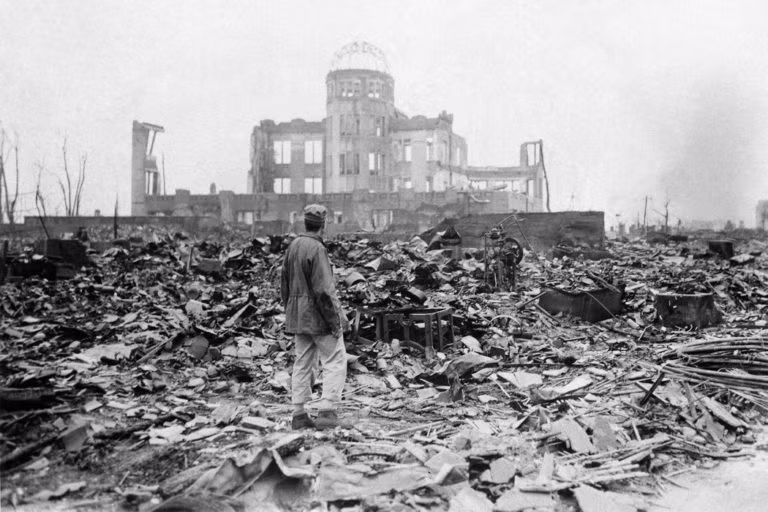 Sau khi Hiroshima bị ném bom nguyên tử, hàng trăm người dân Nhật Bản đã tới Nagasaki để tìm nơi trú ẩn. Trong số này, khoảng 160 người sống sót sau hai vụ ném bom nguyên tử.