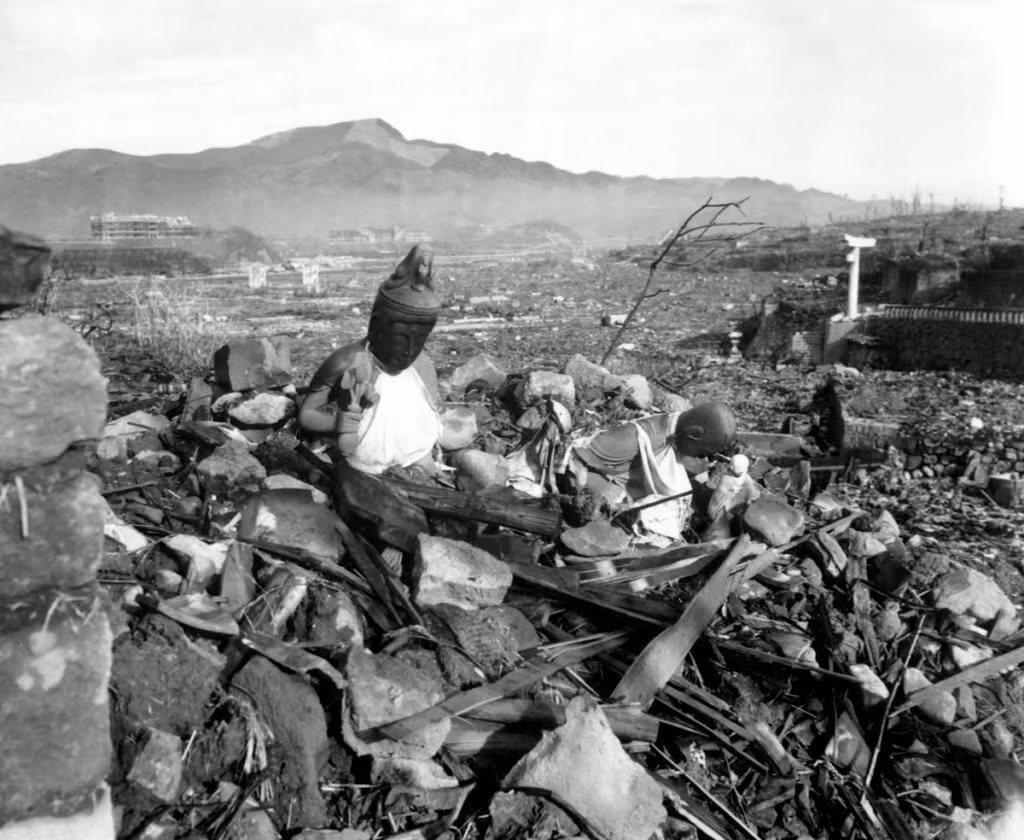 Theo một số tài liệu, khoảng 20 người Mỹ tử vong khi Hiroshima và Nagasaki bị ném bom nguyên tử. Mời độc giả xem video: Nhật Bản tưởng niệm nạn nhân vụ nem bom nguyên tử Nagasaki (nguồn: VTC14)
