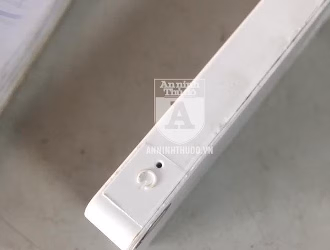 Nút nguồn rất thô kệch